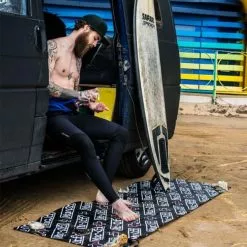 Tapis De Sol MUC-OFF BIKE MAT -Pas Cher Produits d'Entretien Magasin 600x600 95043 tapis de sol muc off bike mat add2 1